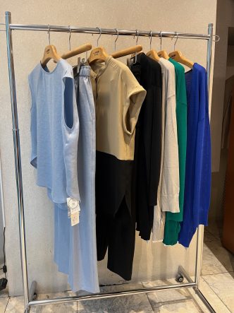 セットアップとカーディガン　KOKIAブラウス＆パンツ＆カーディガン　Doneeyuブラウス＆パンツ