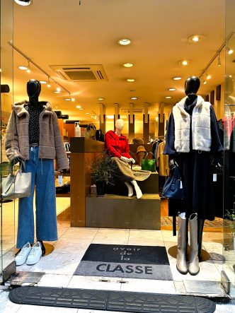 DUAL VIEW　エコファーベスト＆KOKIAハイヒールプリントブラウス