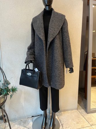 KOKIAコート＆DUAL VIEWブラックリブタートルネックニット