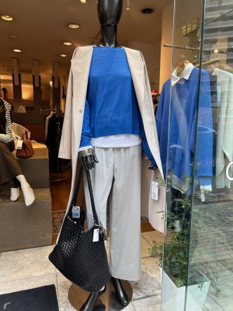 薄手ニットのレイヤードコーディネート♪　maturitaニット＆NOUQUEコート＆Doneeyuパンツ