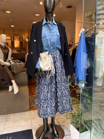 ジャガードスカートコーディネート♪NOUQUEジャガードスカート＆テーラージャケット＆KOKIAデニムシャツ