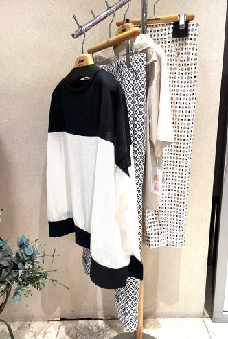 プリントパンツのコーディネート♡　frutti fruttaプリントパンツ＆カットソー＆BRAHMINニット