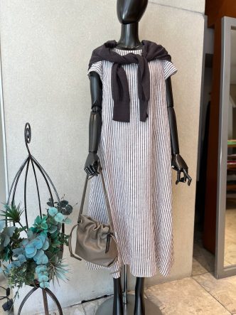 KOKIAリネンストライプワンピース＆BRAHMINリネンカーディガン