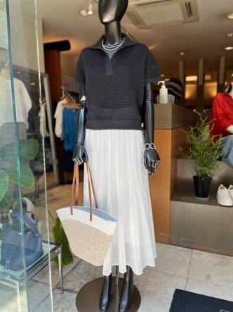 サマーニットコーディネート♪ALDRIDGEポロニット＆Lilly linqueケーブル編みニット＆LeMARAISスカート＆lehabre kobeカゴ調バッグ＆ブレスレット＆パールネックレス