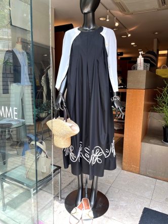 ブラックワンピースのご紹介♪FAGRASVITAブラックタフタ×コード刺繍ワンピース＆BRAHMINブラックレース使いジョーゼットワンピース