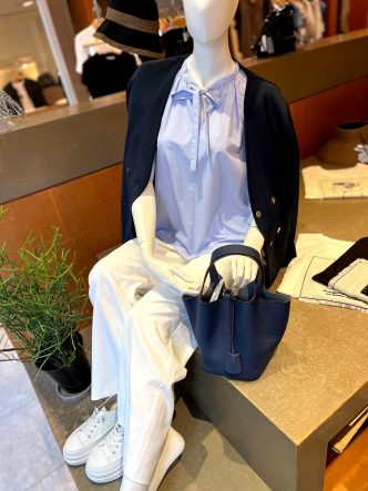 BEATRICEブルーストライプブラウス＆ニットジャケット＆KOKIAシェルタリングドライセミワイドパンツ
