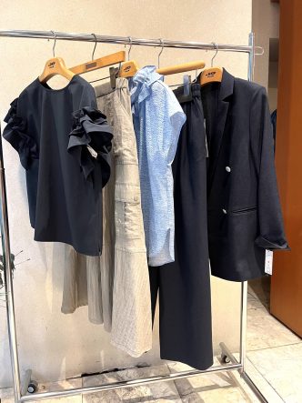 ブラウスに合わせたコーディネート♪　NOUQUEブラウス＆maturitaスカート＆KOKIAブラウス＆Doneeyuパンツ＆ｂ7ネイビージャケット