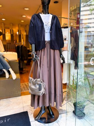 再入荷＆新色入荷のお知らせ♪コーディネートでご紹介♪　ALDRIDGEニット＆カーディガン＆NOUQUETシャツ＆TULUMBスカート