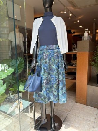 anni plusリバティプリントスカート＆Deargueコットンガーゼモックネックカットソー