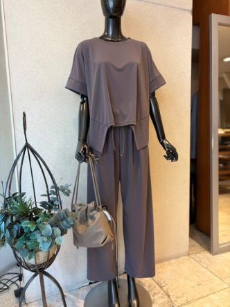 秋口まで着て頂けるアイテム♪B7ブラウス＆パンツセットアップ＆ライトグレージレトップス