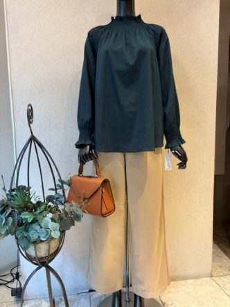 秋のブラウスコーディネート♡　NOUQUEブラウス＆LOURDESワイドチノパンツ＆flora fonteタフタスカート