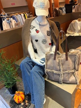 maturitaワッペンニット＆BRAHMINカーゴデニムパンツ